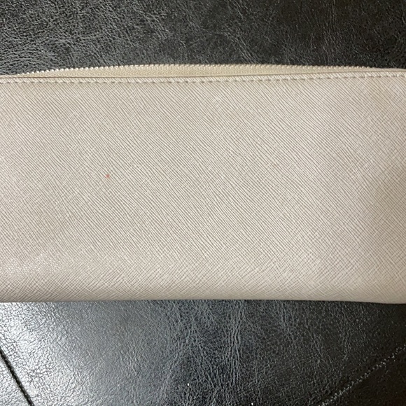 Michael Kors Wallet - Picture 6 of 7